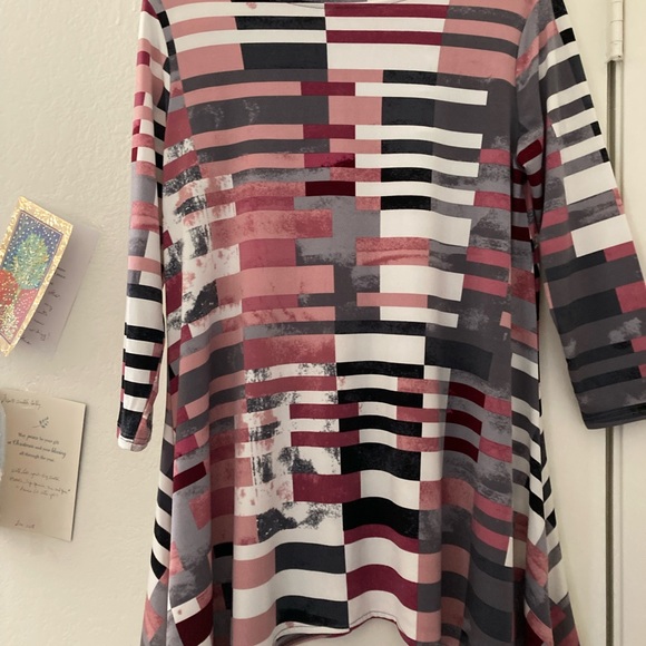 Alfa I Printed Asymmetrical Swing Knit Tunic - Picture 3 of 12